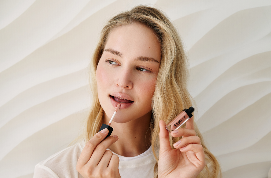 Масло-блеск для губ с оттенком PEACH JAM 